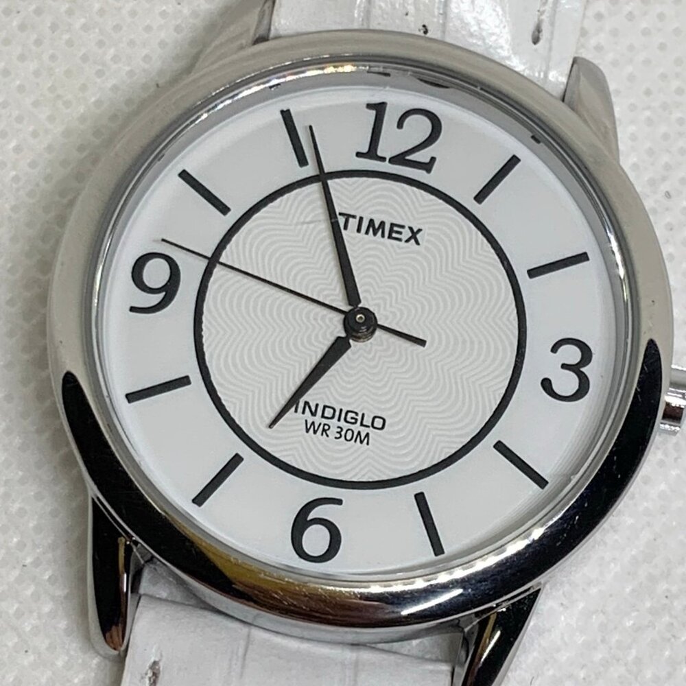 Timex indiglo women’s watch 35mm round silver tone quartz white leather running - Picture 2 of 9